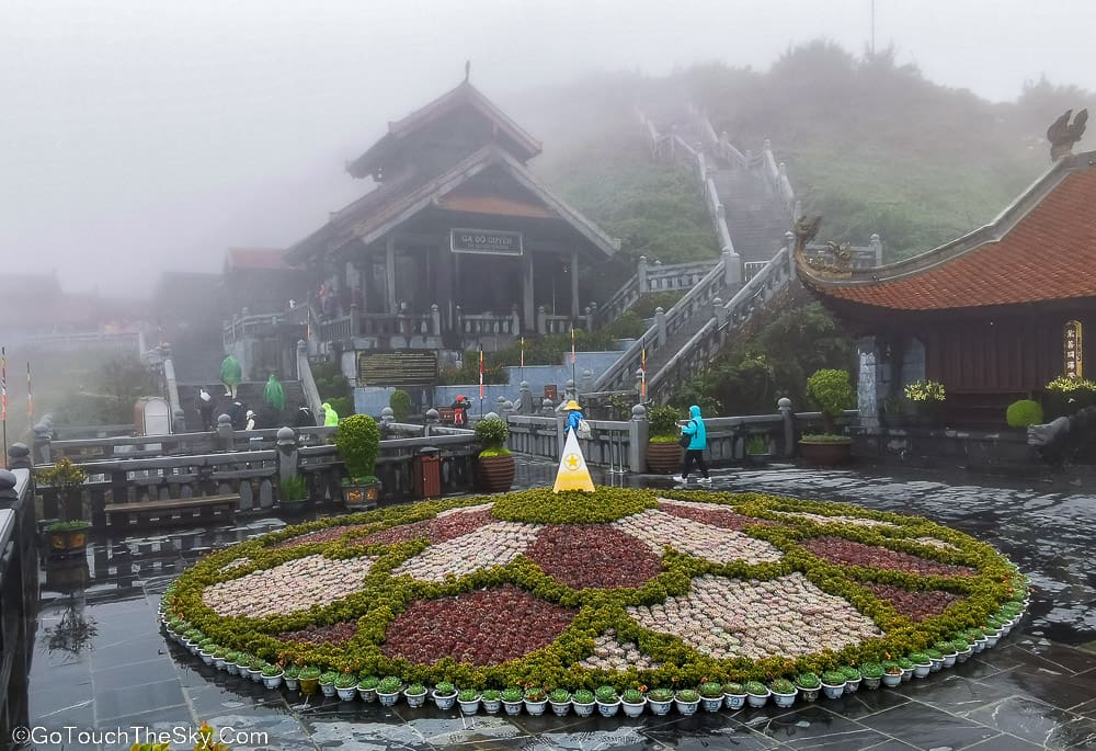 รถรางไฟฟ้า Funicular สู่ฟานซิปัน
