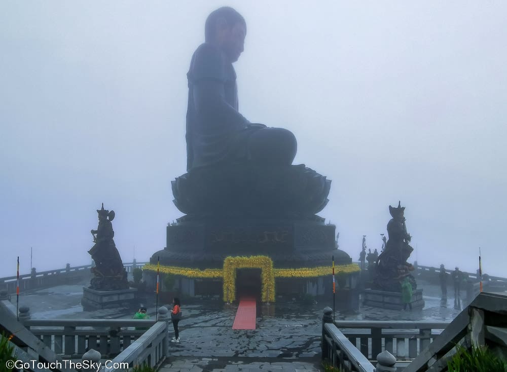 พระพุทธรูปองค์ใหญ่ฟานซิปัน