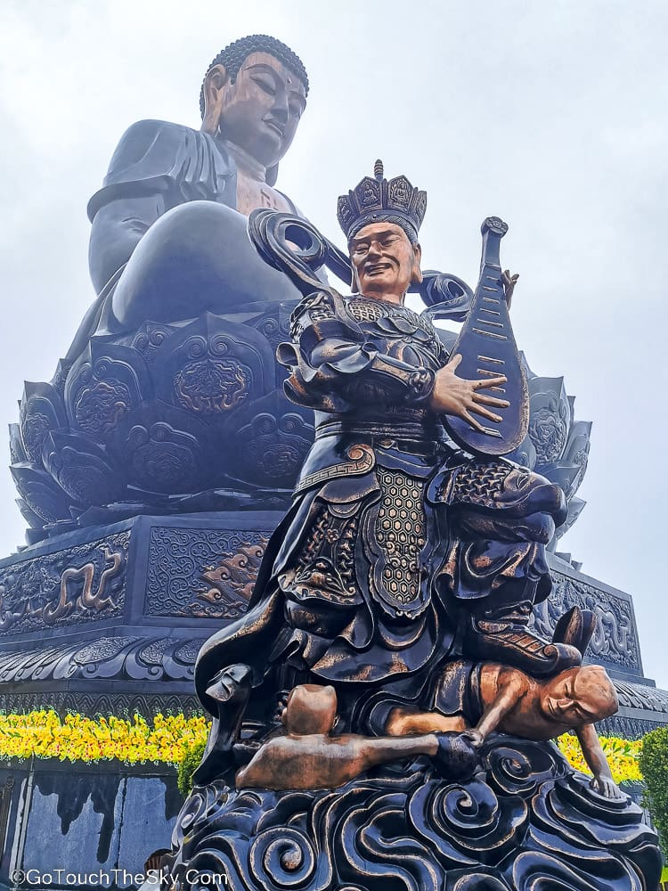 แท่นดอกบัวพระพุทธรูปองค์ใหญ่