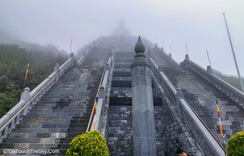 เสาจารึกพระไตรปิฎกหน้าน้ำตก
