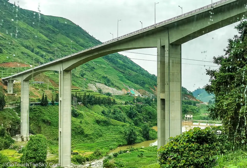 สะพานข้ามหุบเขาระหว่างทาง