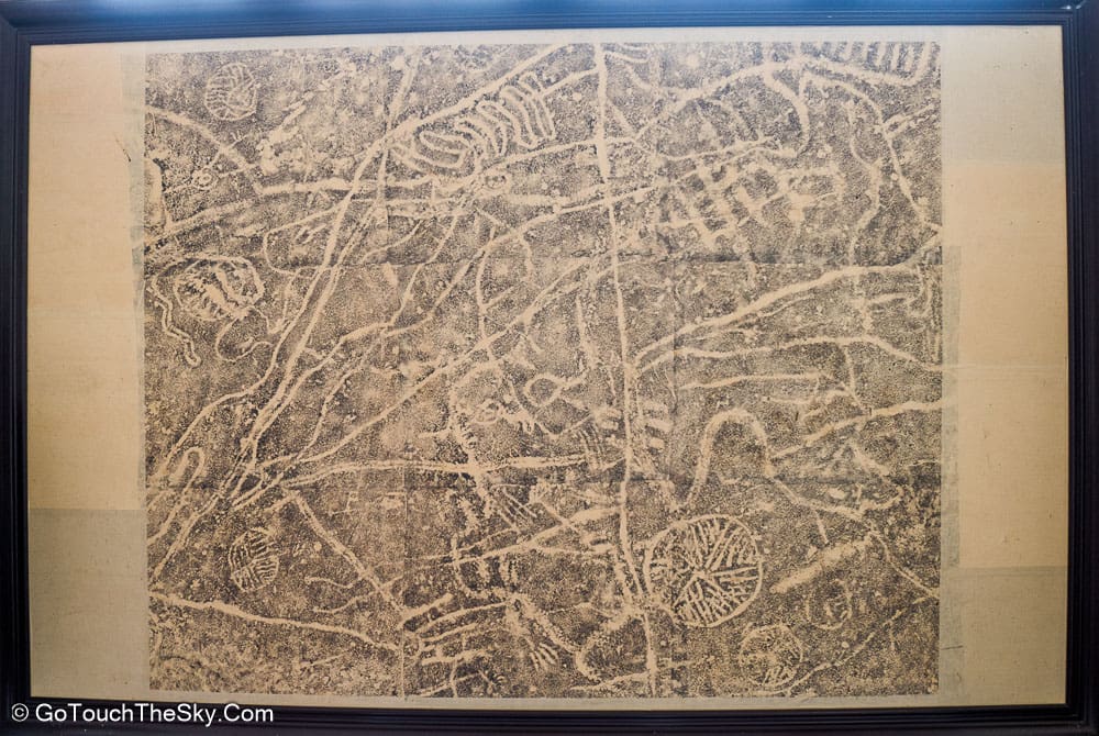 ภาพลายแกะสลักบนหิน