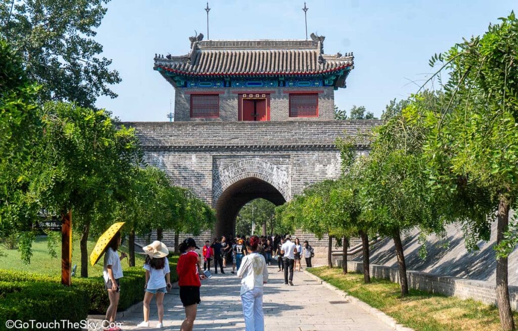 อาคารและลานฝึกซ้อมภายในป้อมหนิงไห่