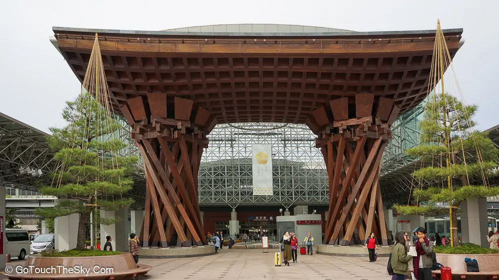 บรรยากาศภายในสถานีคานาซาว่า