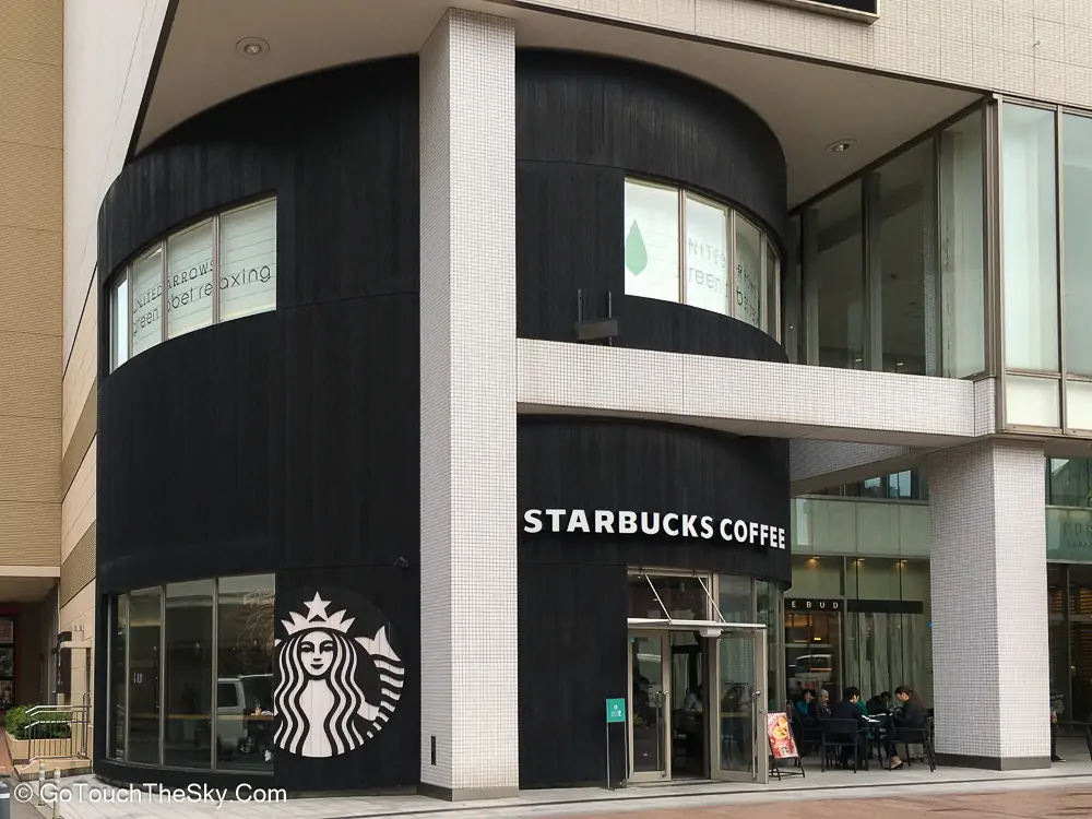 ร้าน Starbucks Coffee ในสถานีคานาซาว่า