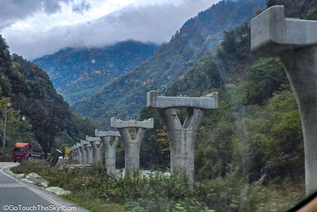 โครงการก่อสร้างเส้นทางรถไฟสู่พื้นที่อุทยานสี่ดรุณี