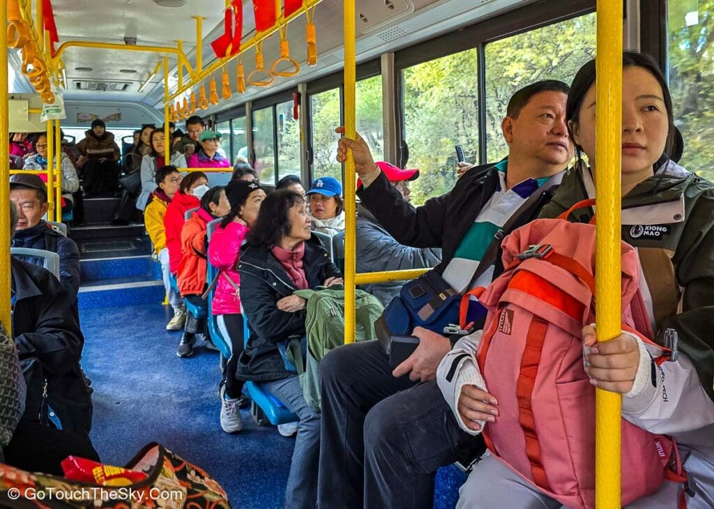 ภายในรถบัสอุทยานมุ่งหน้าขึ้นจุดสูงสุด