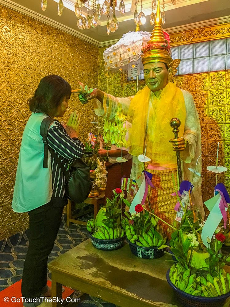 การถวายของสักการะเทพทันใจ