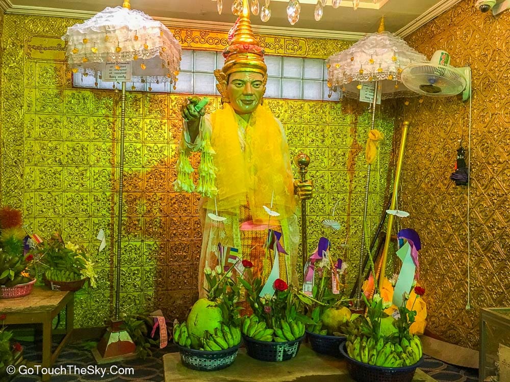 ศาลาริมน้ำเทพทันใจ