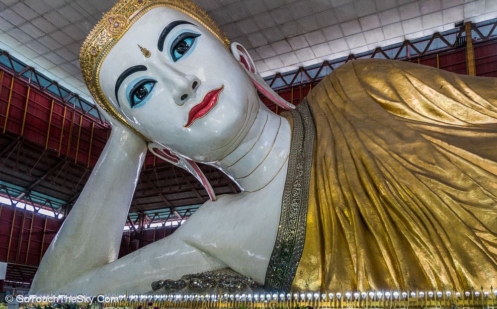 จุดถ่ายภาพปลายเท้าพระนอน