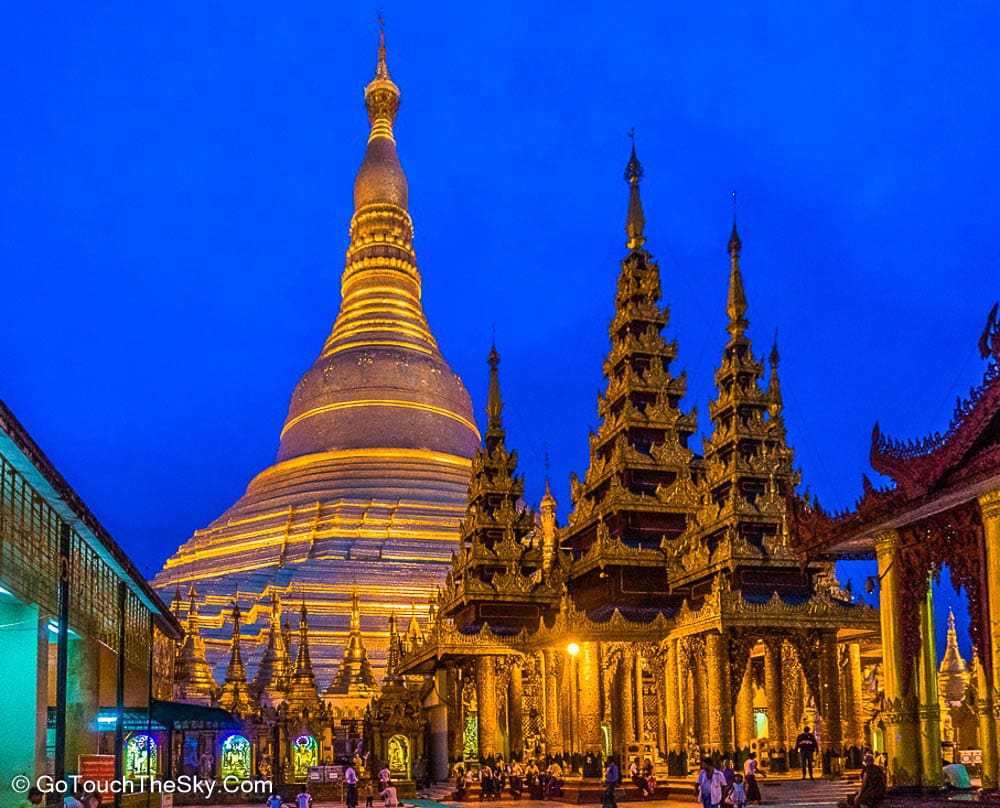 เจดีย์ชเวดากองจากลานอธิษฐาน