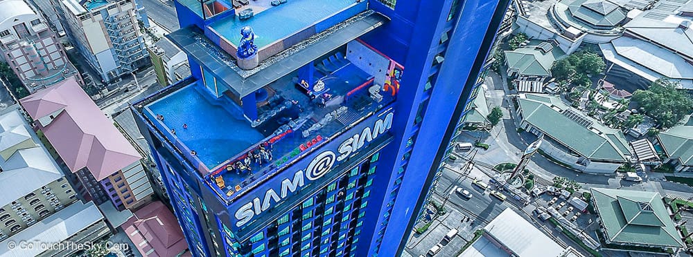 Rooftop Pool & Sky Bar