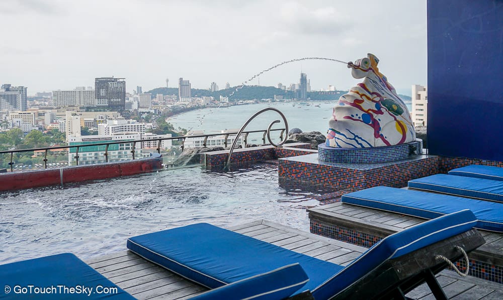 Rooftop Pool ชั้น 27