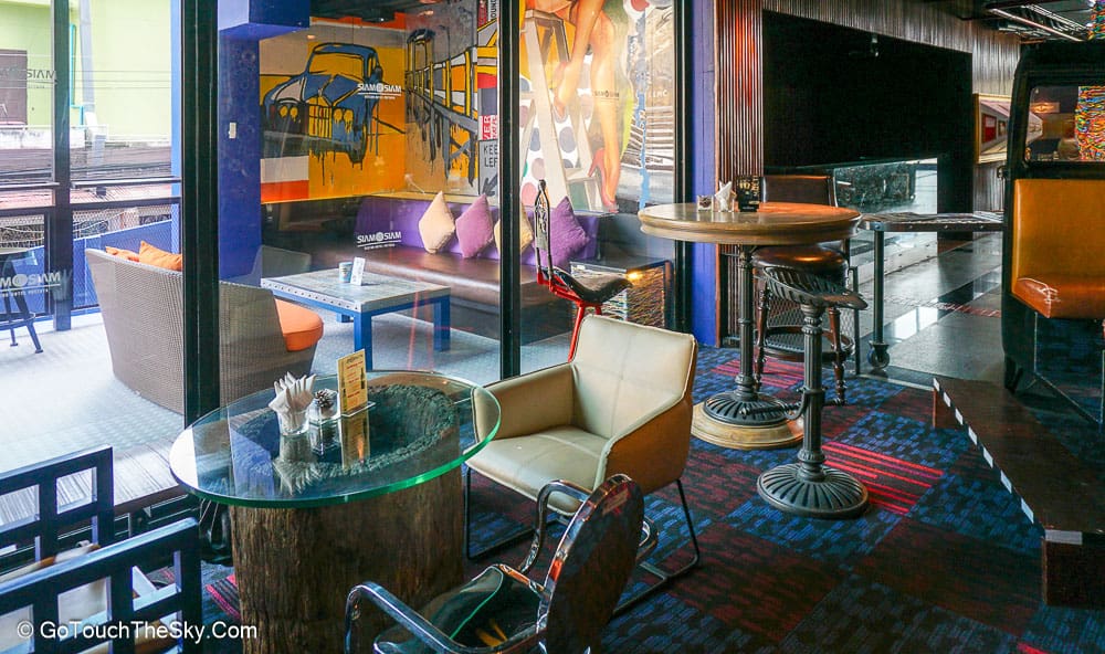 ภาพปิดท้าย The Car Bar