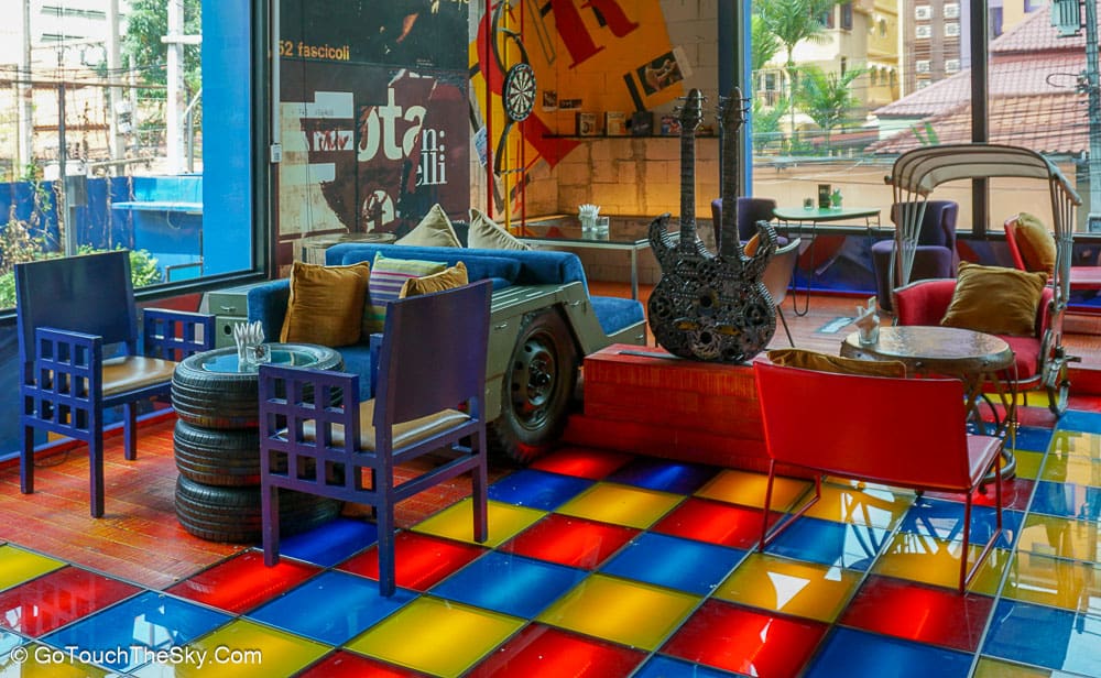รายละเอียด The Car Bar