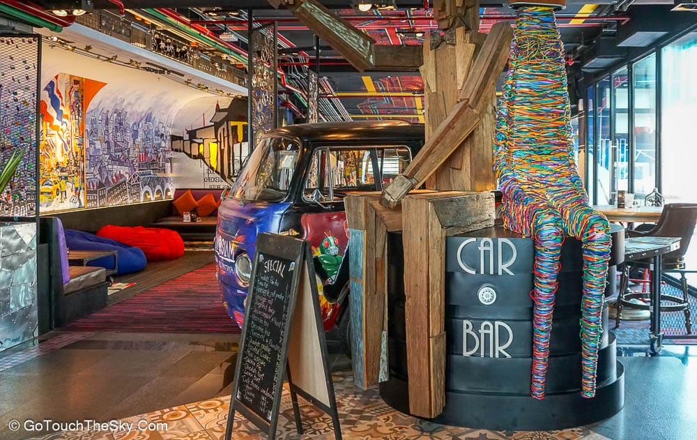 บรรยากาศ The Car Bar