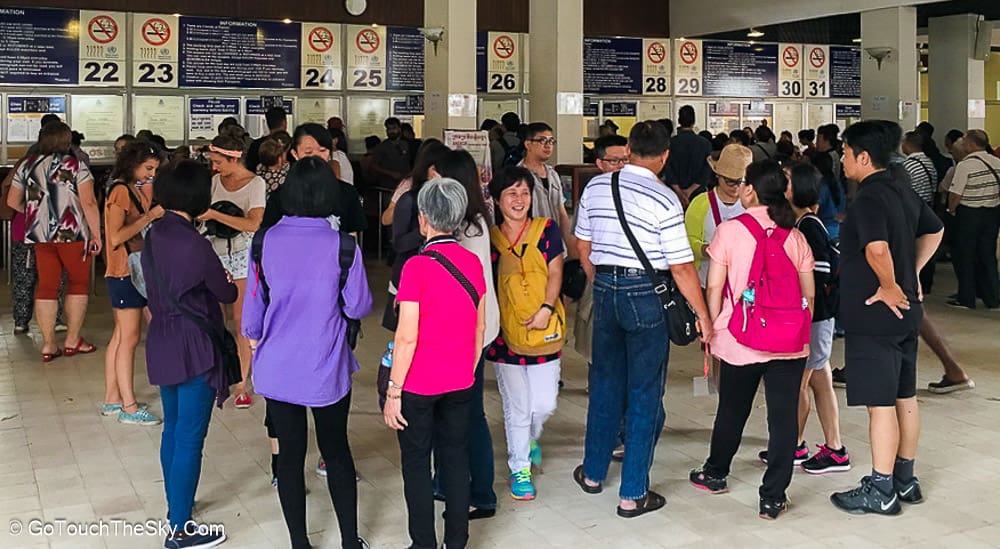 บรรยากาศจุดขายบัตรตอนเย็น