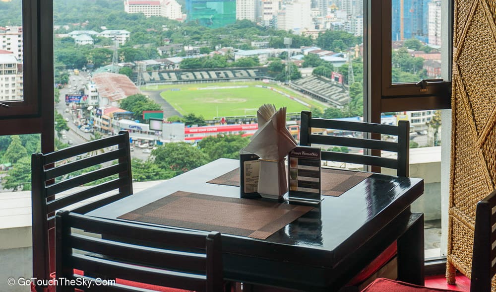 บาร์ยามค่ำคืน Sky Bistro