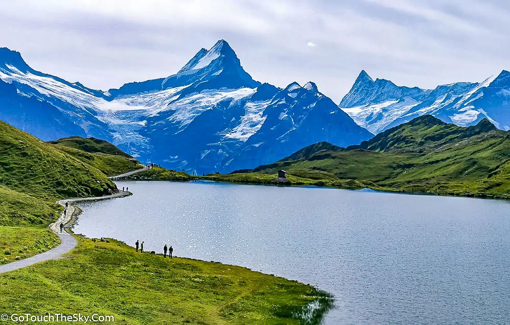 วิวยอดเขาโดยรอบทะเลสาบ Bachalpsee