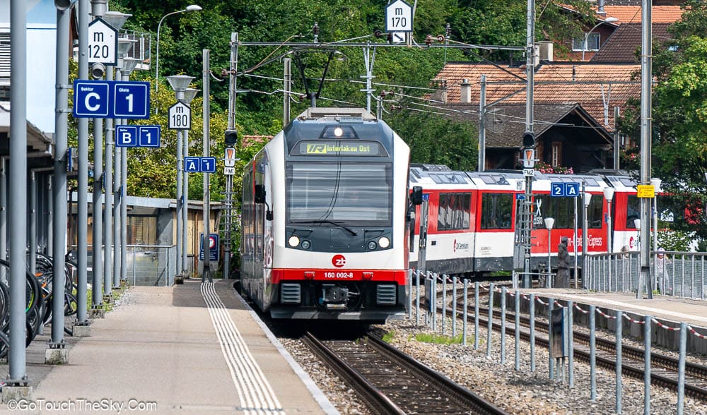 รถไฟกลับ Interlaken ที่สถานี Brienz
