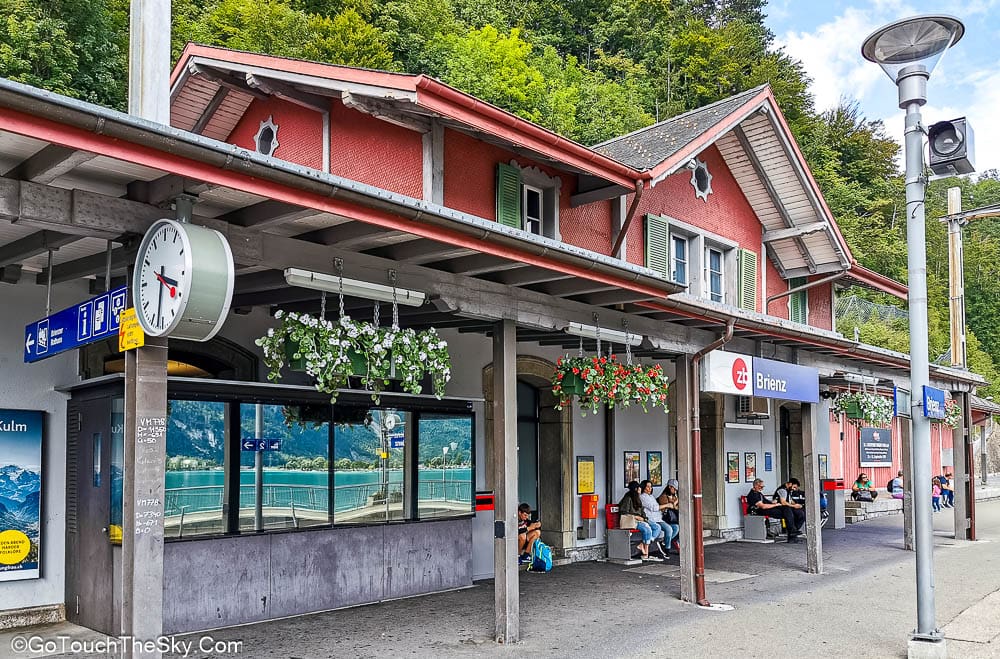 สถานี Brienz รอรถไฟกลับ Interlaken