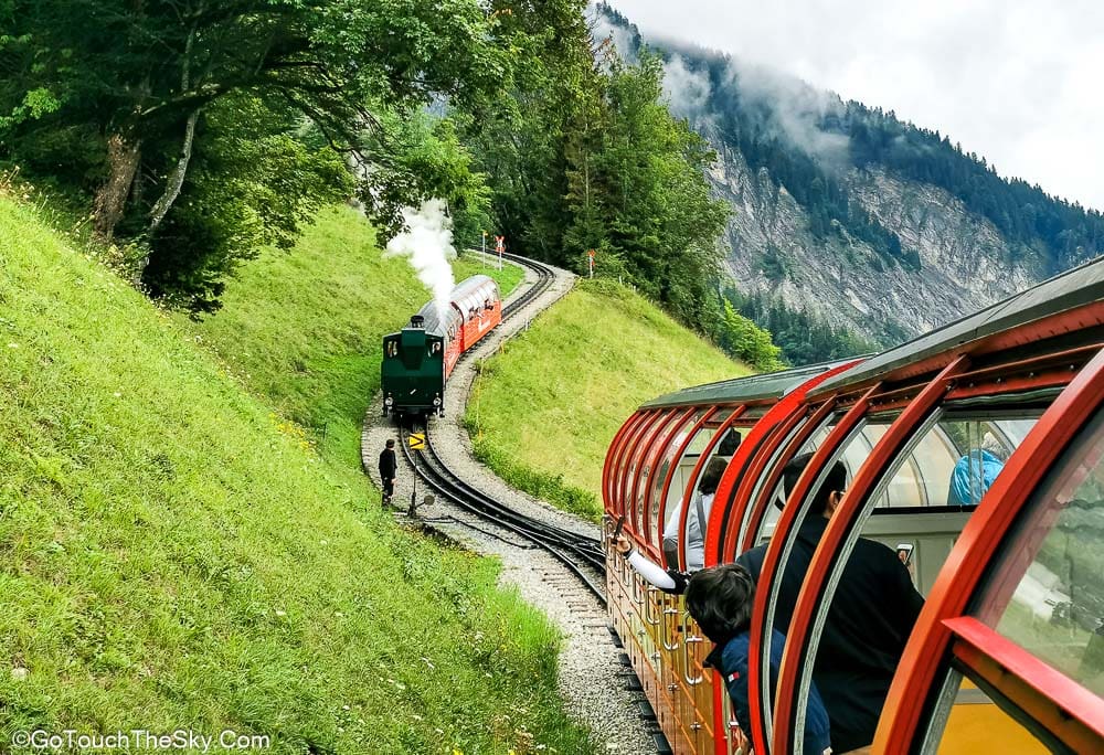 รางรถไฟสับหลีกกลางเขา
