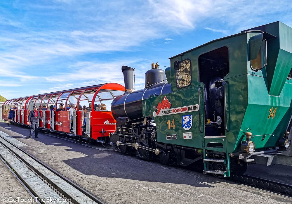 ผู้โดยสารขึ้นรถไฟขากลับ