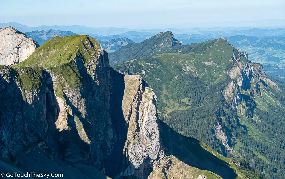 วิวยอดเขาโดยรอบจาก Tomlishorn