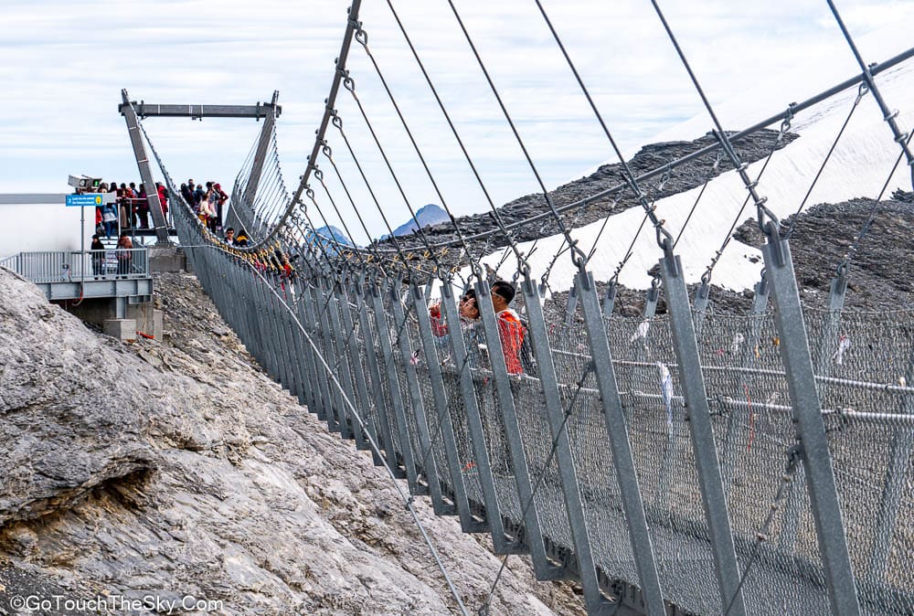 โครงสร้างสะพานแขวน Titlis Cliff Walk