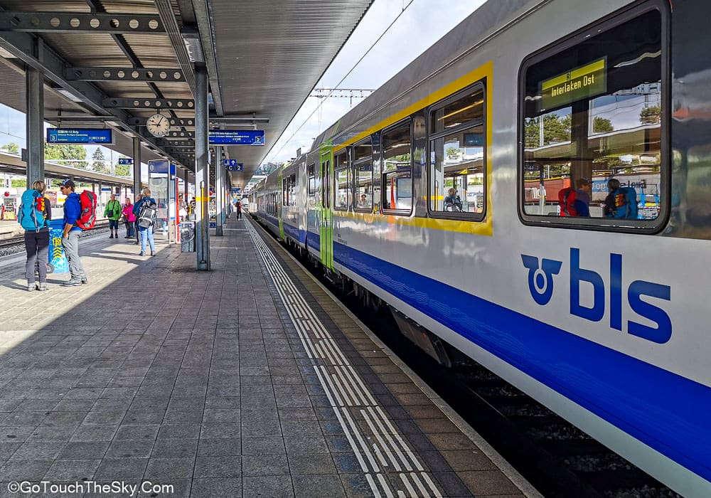 ภายในตู้โดยสารรถไฟท้องถิ่น