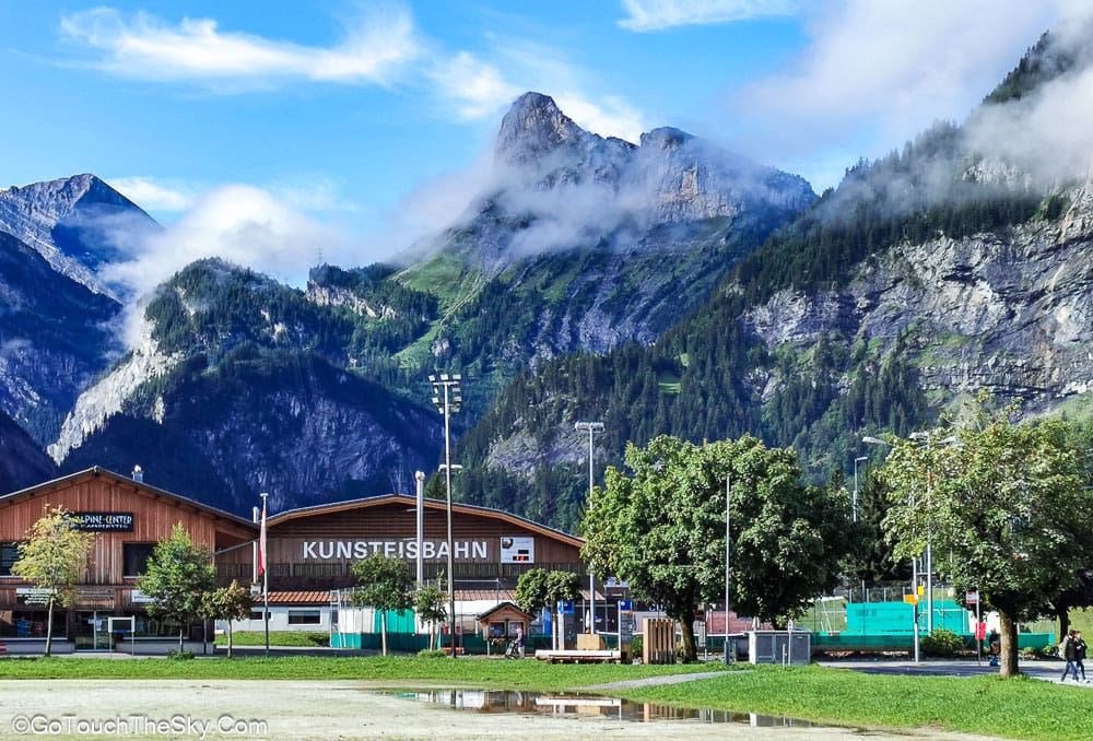 ป้ายบอกทางสู่สถานีกระเช้า Oeschinensee