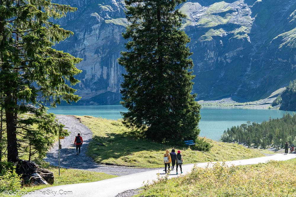 วิวทะเลสาบ Oeschinensee ใกล้ถึง