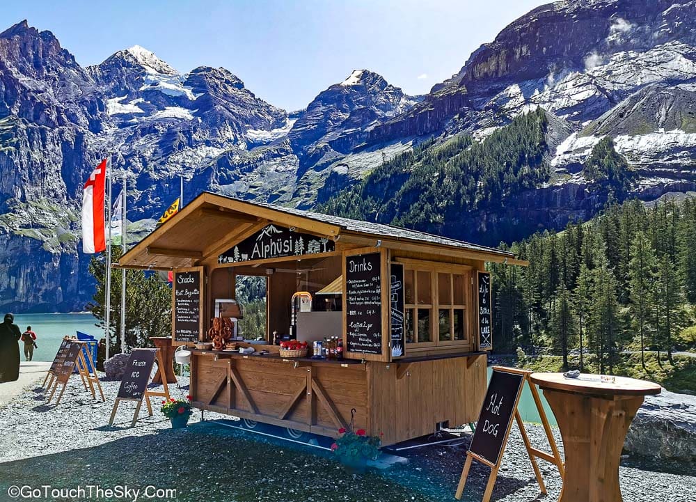 ร้านอาหารริมทะเลสาบ Oeschinensee