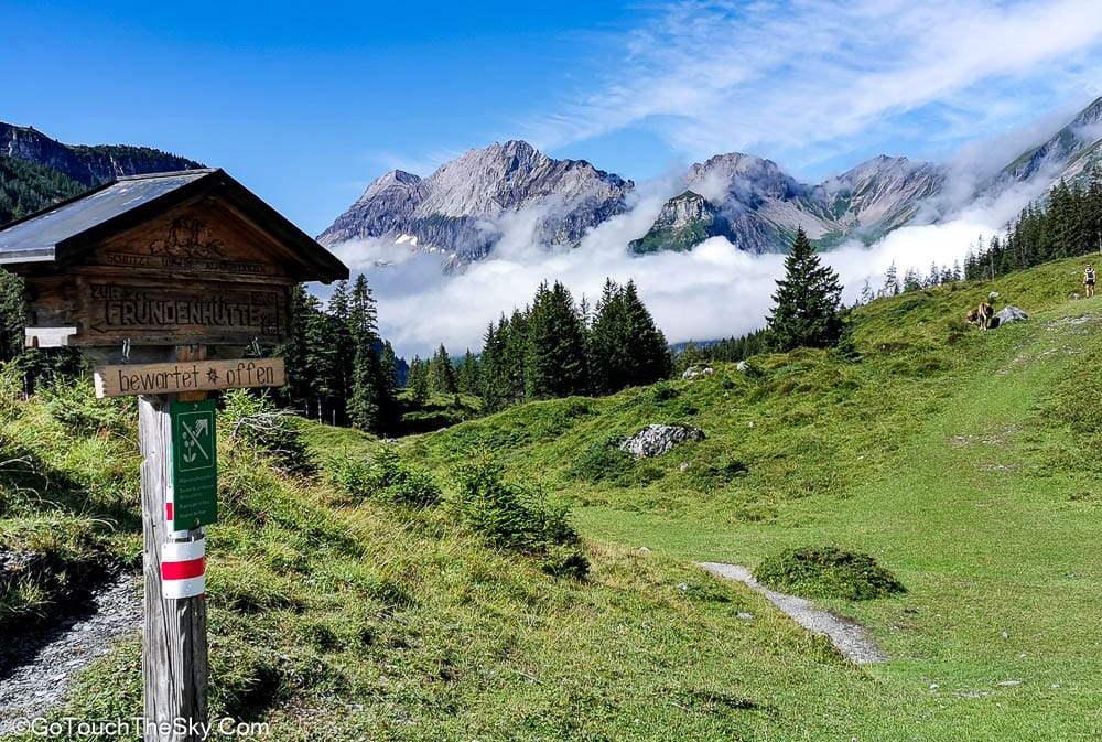 วิวทะเลสาบ Oeschinensee เริ่มปรากฏ
