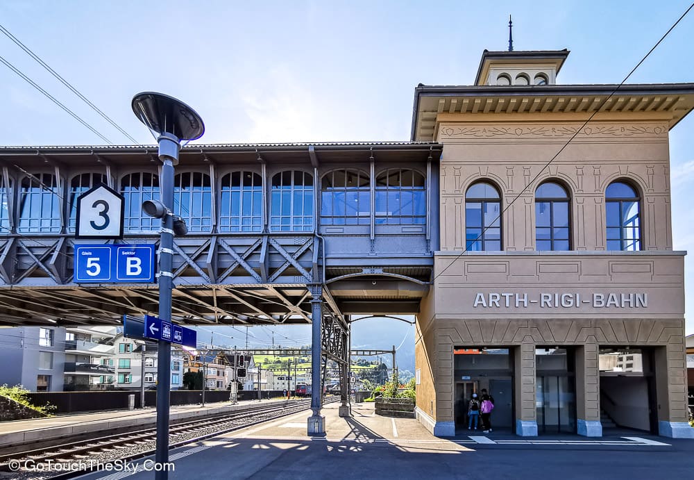 ชานชาลารถไฟล้อเฟือง Arth-Rigi Bahn