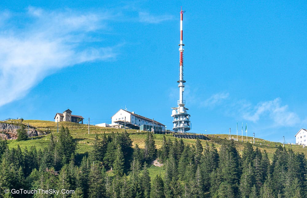 นักท่องเที่ยวชมวิวบนยอด Rigi Kulm