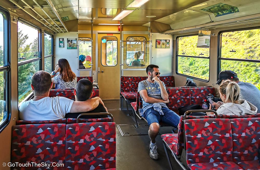 วิวขาลงจากรถไฟขบวนสีแดง