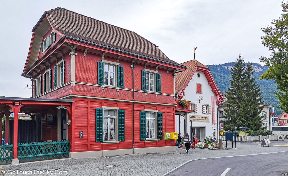 ถนนสู่สถานีรถราง Stanserhorn-bahn