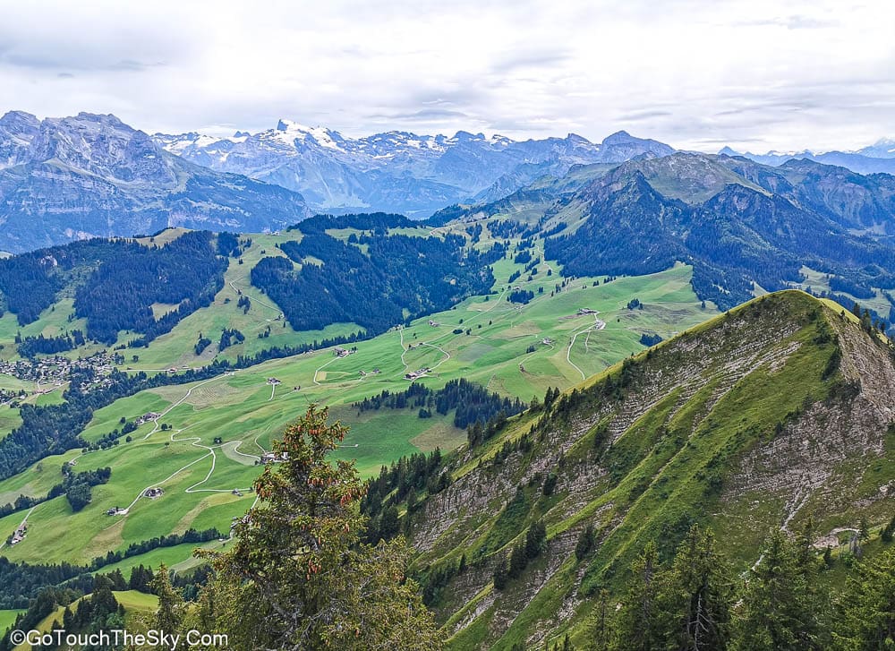 วิวเทือกเขาไกลสุดสายตาจาก Stanserhorn