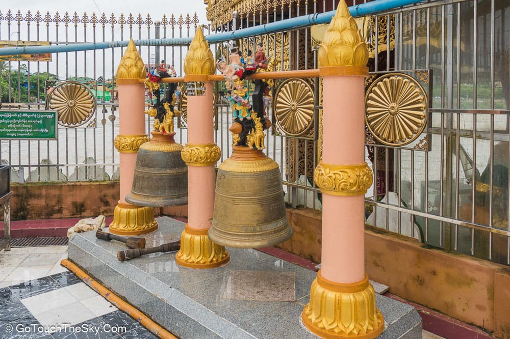 ประเพณีล้อมวงทานอาหารหลังไหว้พระ