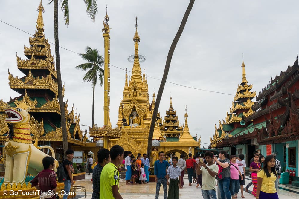 บรรยากาศเจดีย์กลางน้ำ