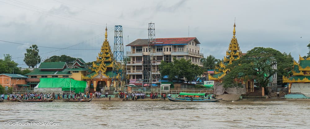 บรรยากาศเจดีย์ฝั่งตรงข้ามท่าเรือ