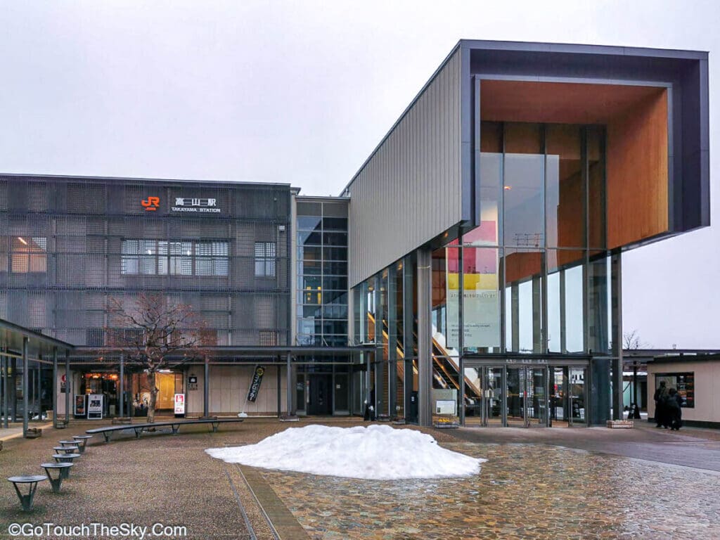 สถานีรถไฟ Takayama Station ประตูสู่เมืองทาคายามะ