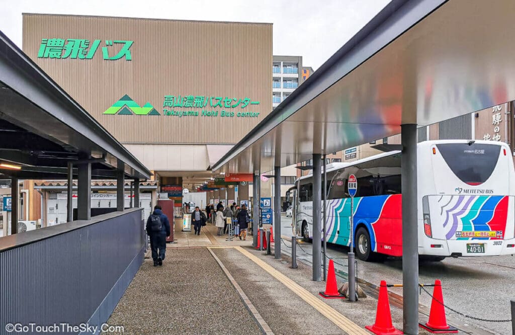 ศูนย์บริการรถบัส Takayama Nohi Bus Center