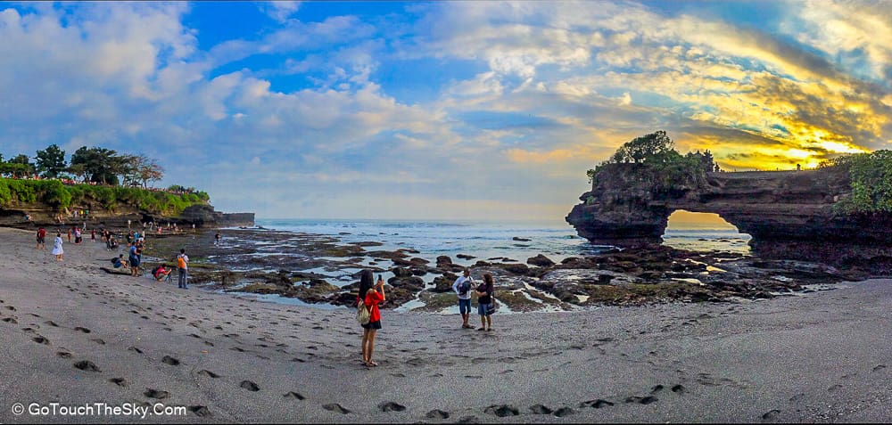 วัด Tanah Lot มองจากระยะไกล