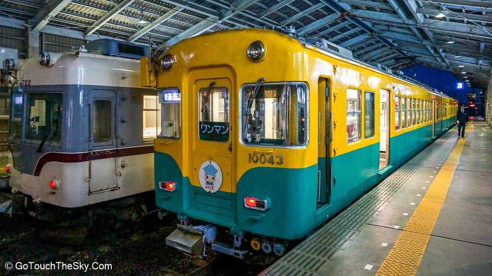 รถไฟท้องถิ่นจากสถานี Toyama สู่สถานี Tateyama