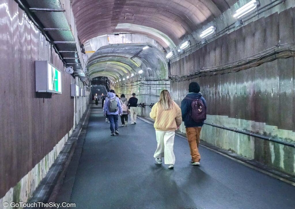 บรรยากาศภายในอุโมงค์สถานีคุโรเบะโกะ