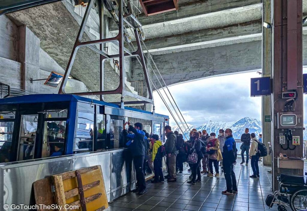 กระเช้าไฟฟ้า Tateyama Ropeway ลอยข้ามหุบเขา