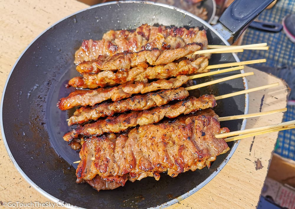 ข้าวเหนียวหมูปิ้งและน้ำตกหมูย่าง