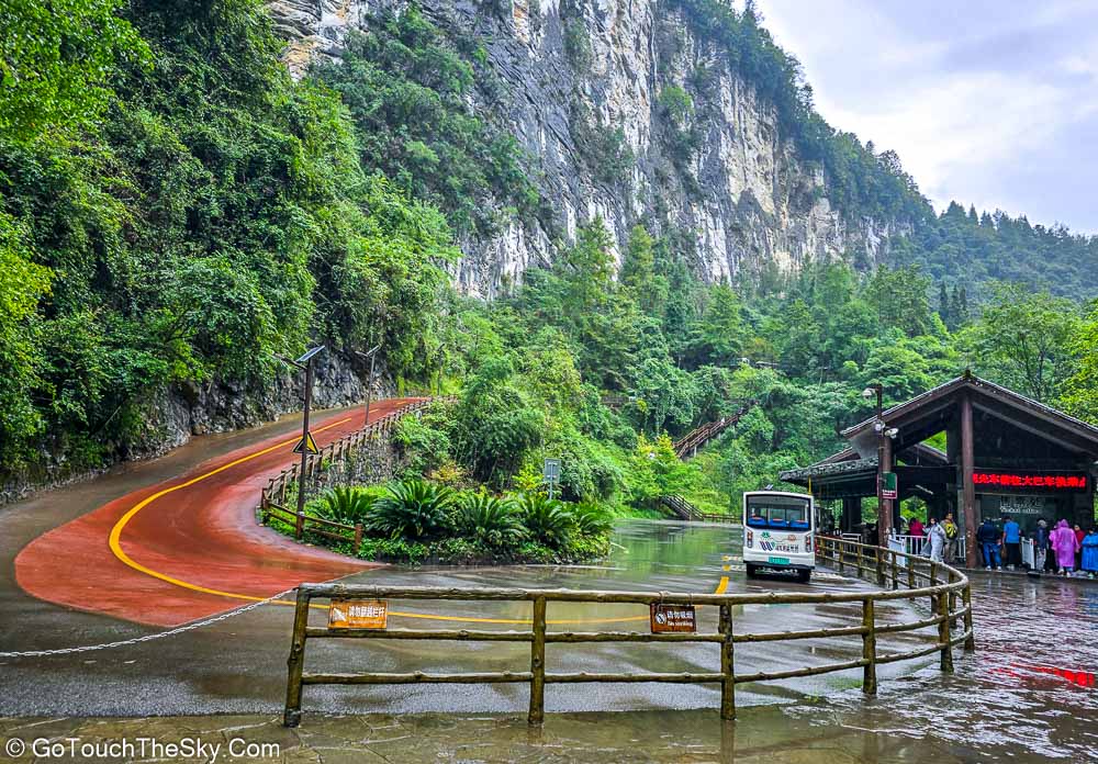 รถกอล์ฟไฟฟ้าให้บริการช่วงทางออก